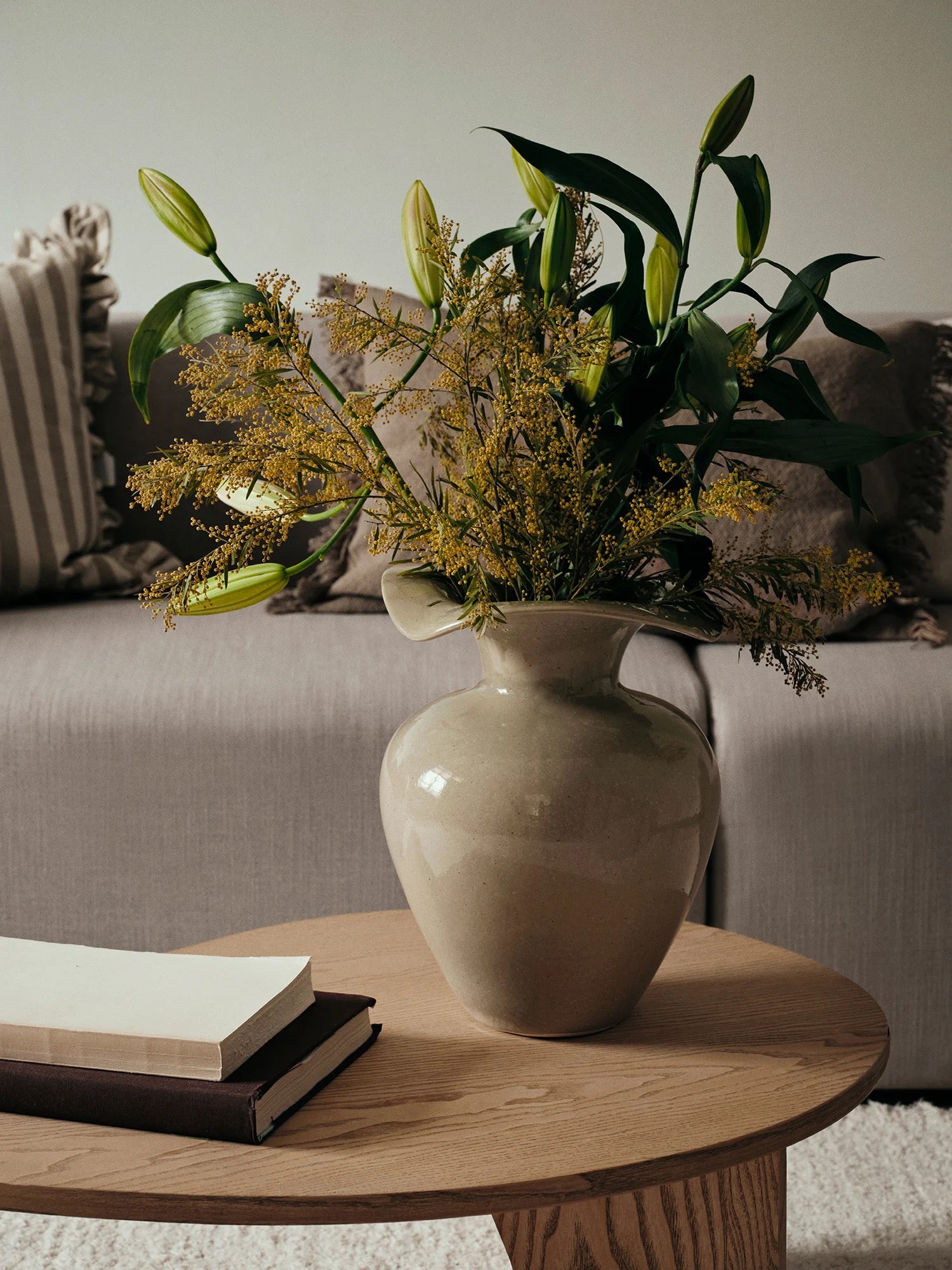 BROSTE Vase Florentina M - Glossy Beige