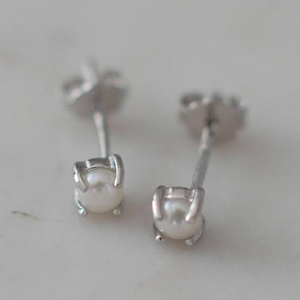 Sophie Store - Mini Pearl Studs