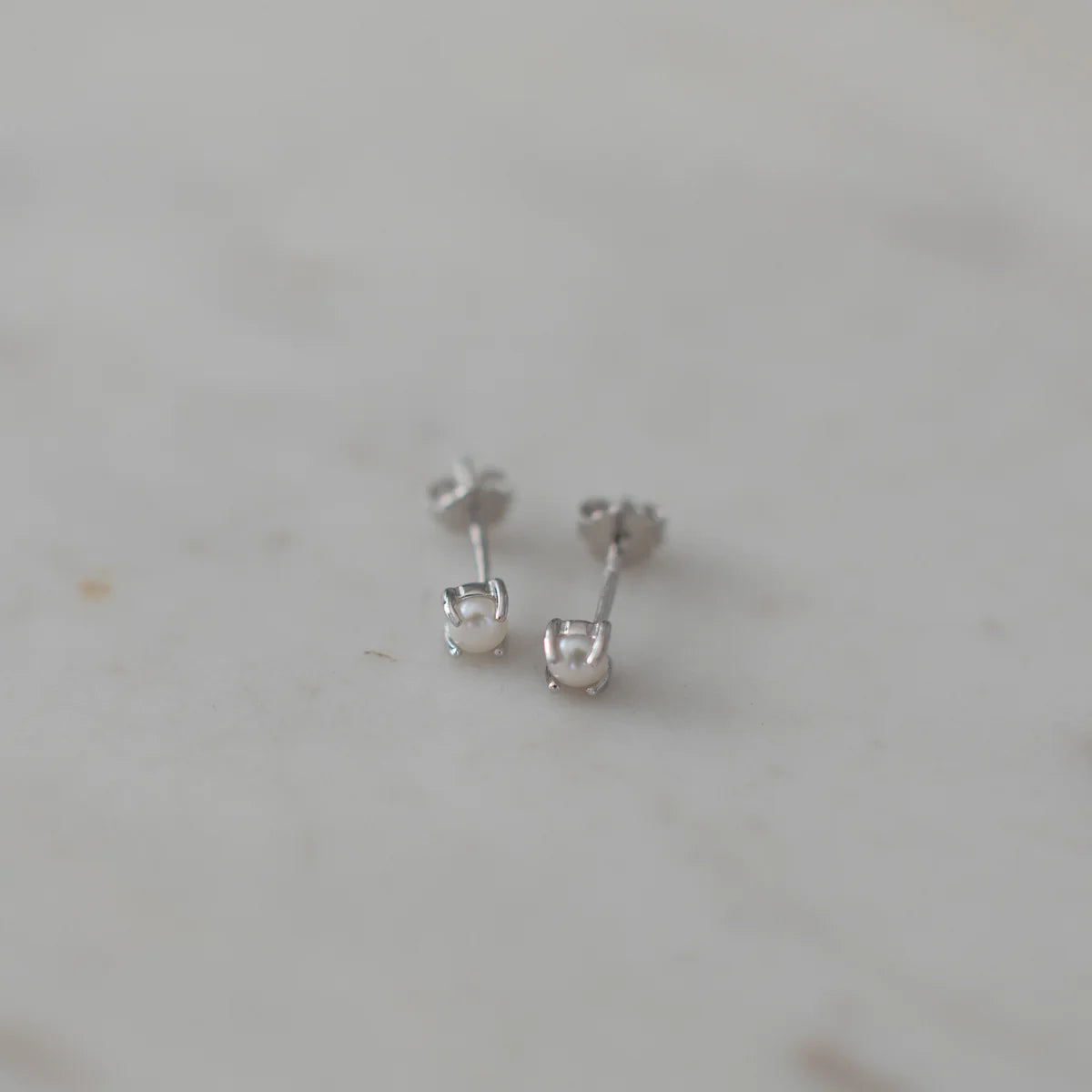 Sophie Store - Mini Pearl Studs