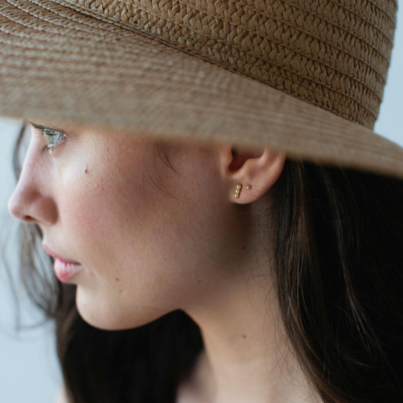 Sophie Store - Pearl Bar Stud Earrings